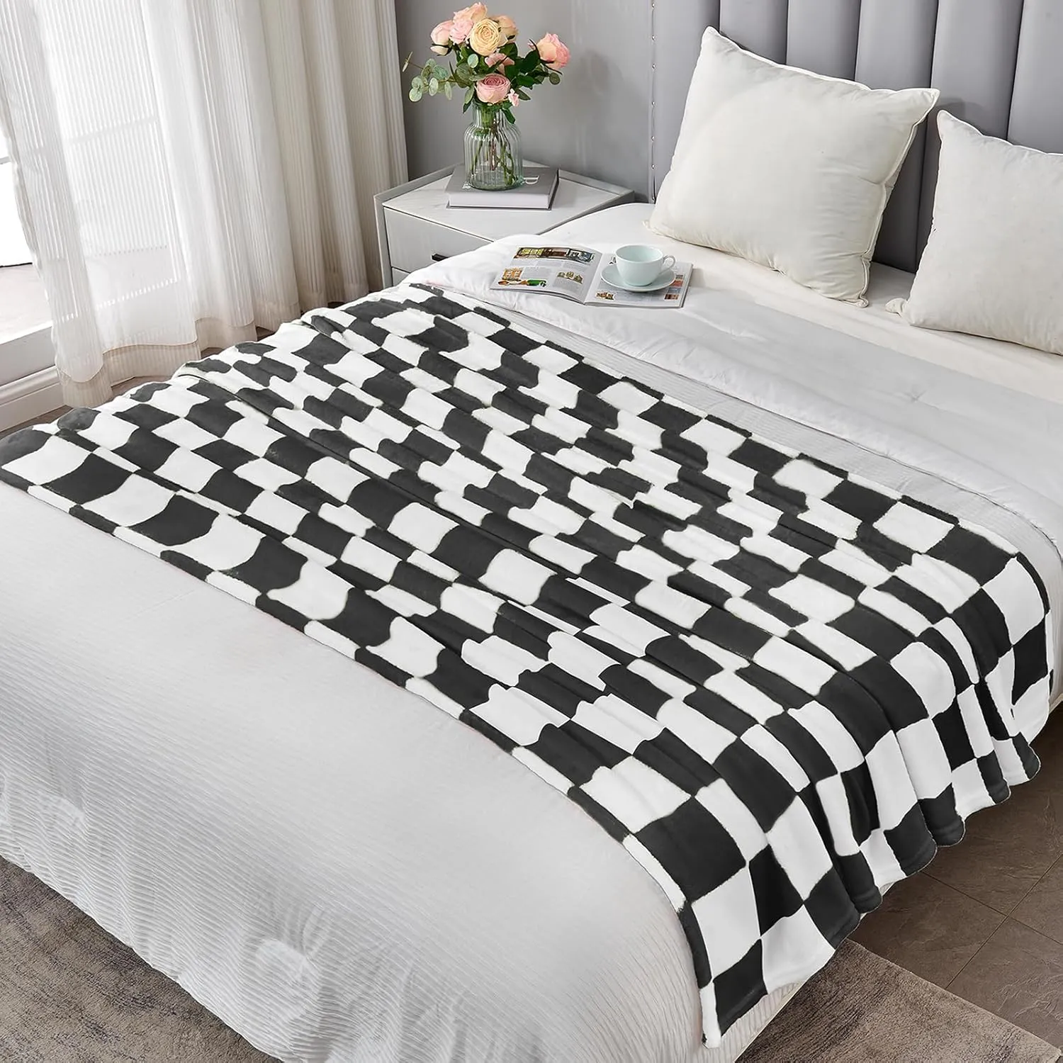 Black Checkered Blanket, Soft Cozy Fleece Checkered Throw Blankets for Bed Sofa Couch Camping, Ultra Fluffy Throws for All Seasons, 50x60 Inch, Black